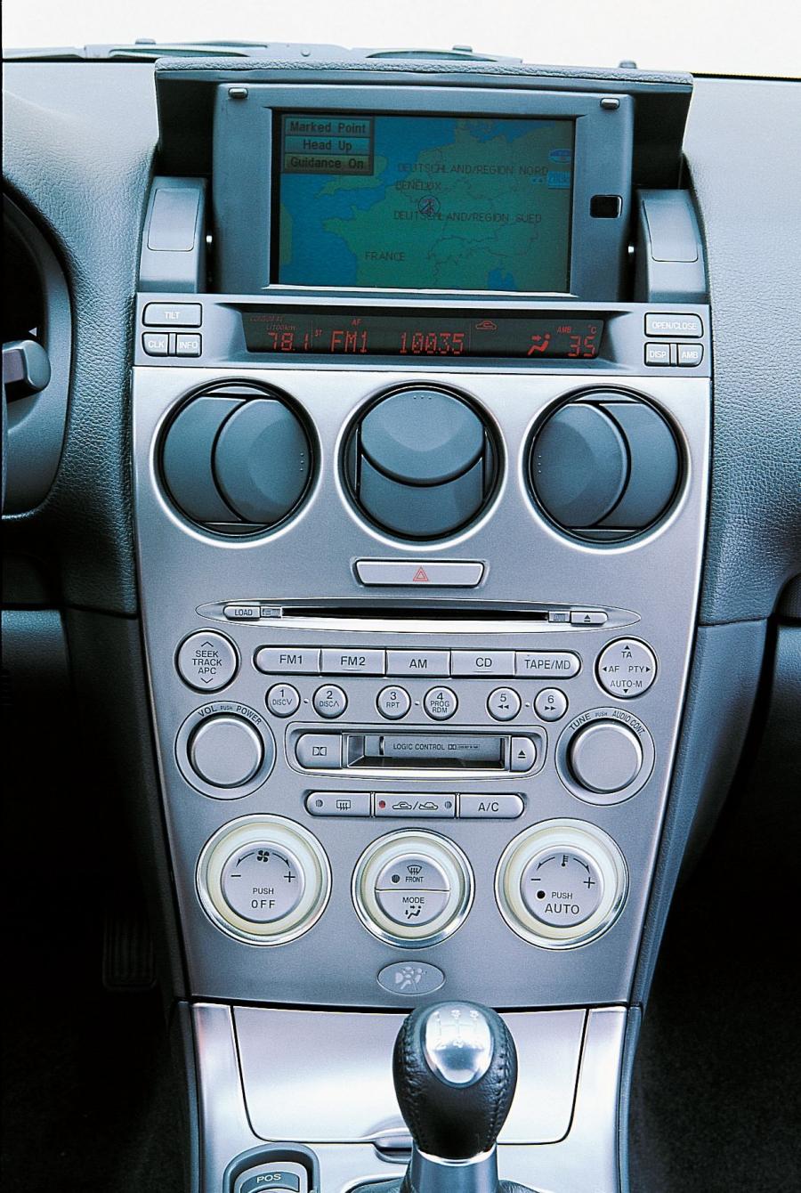 Детали интерьера Mazda6 Sedan (GG) 2002 года  (фото 6 из 57)